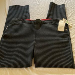 Charter Club Slim Leg Core Fashion Women’s 8 NWT Pants/Slacks Navy CMB